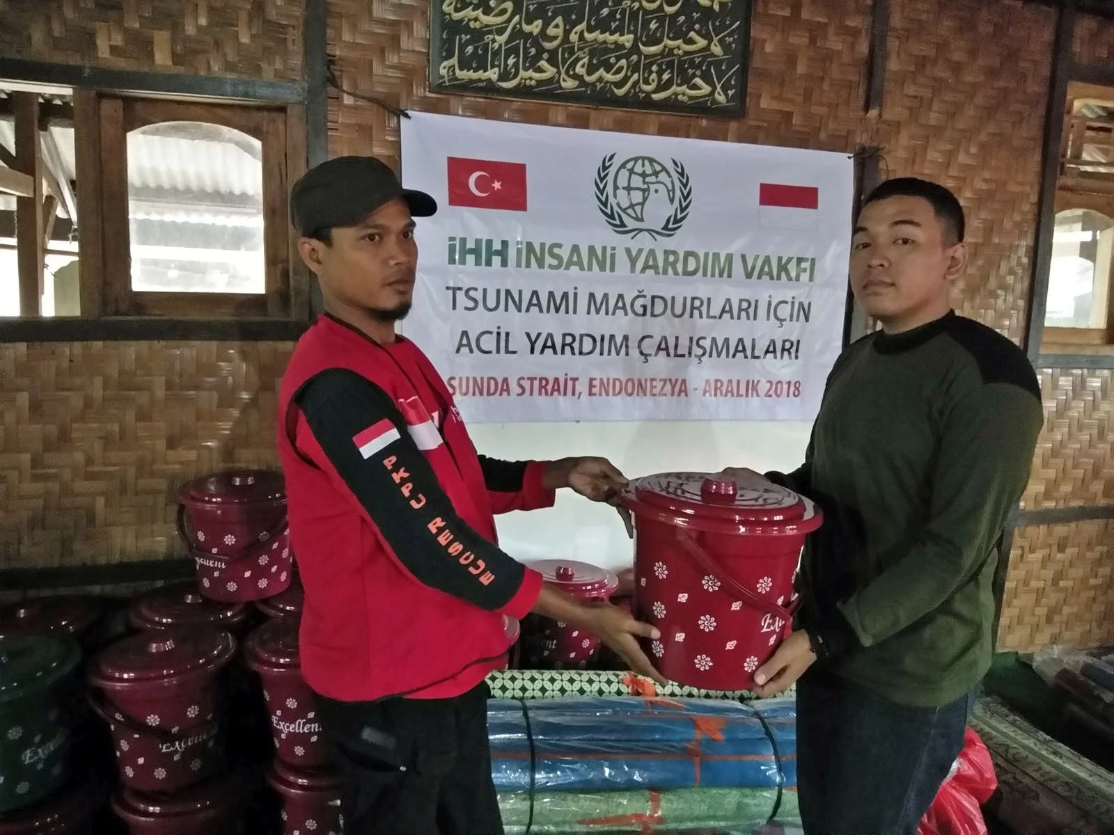 Türkiye’den tsunaminin vurduğu Endonezya’ya acil yardım